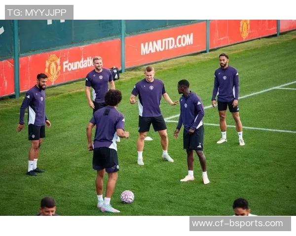 B费休息期间亲临训练基地现场观摩替补球员训练情况